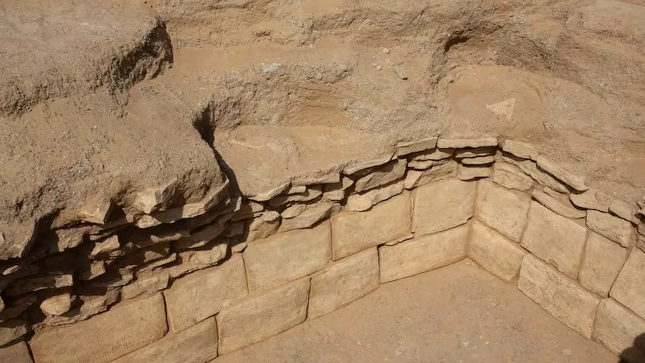 اكتشاف مقبرة من العصر البرونزي المتأخر في منطقة العين بأبوظبي